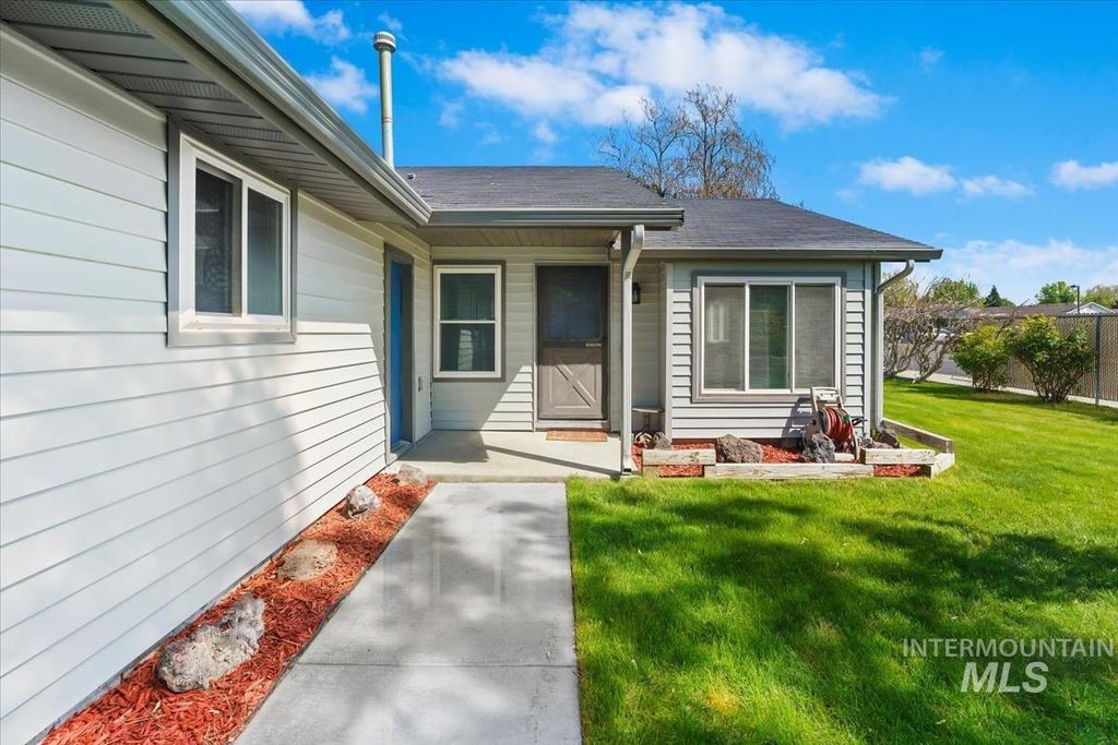 Photo of 1150 E Chateau Dr, Meridian, ID 83646 (MLS # 98984449)