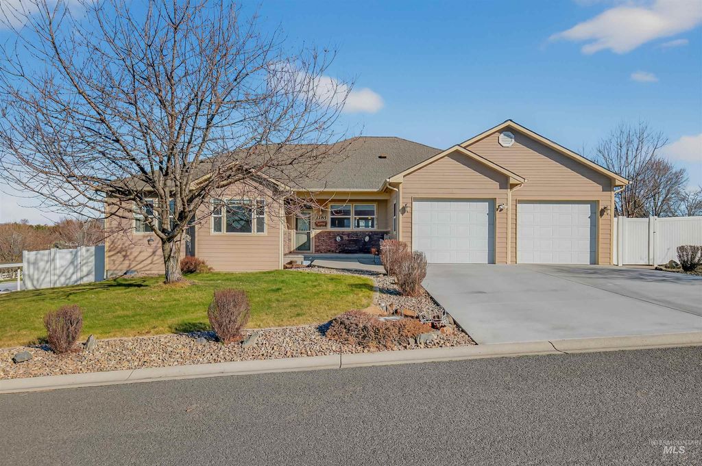 Photo of 2285 Pitchstone Drive, Clarkston, WA 99403 (MLS # 98976237)