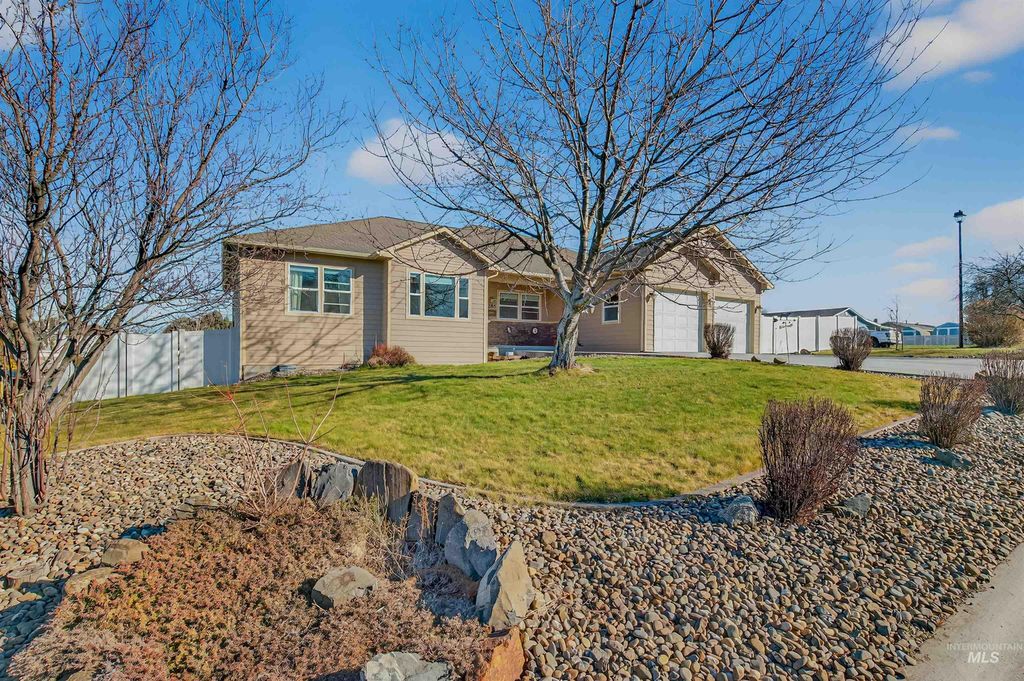 Photo of 2285 Pitchstone Drive, Clarkston, WA 99403 (MLS # 98976237)