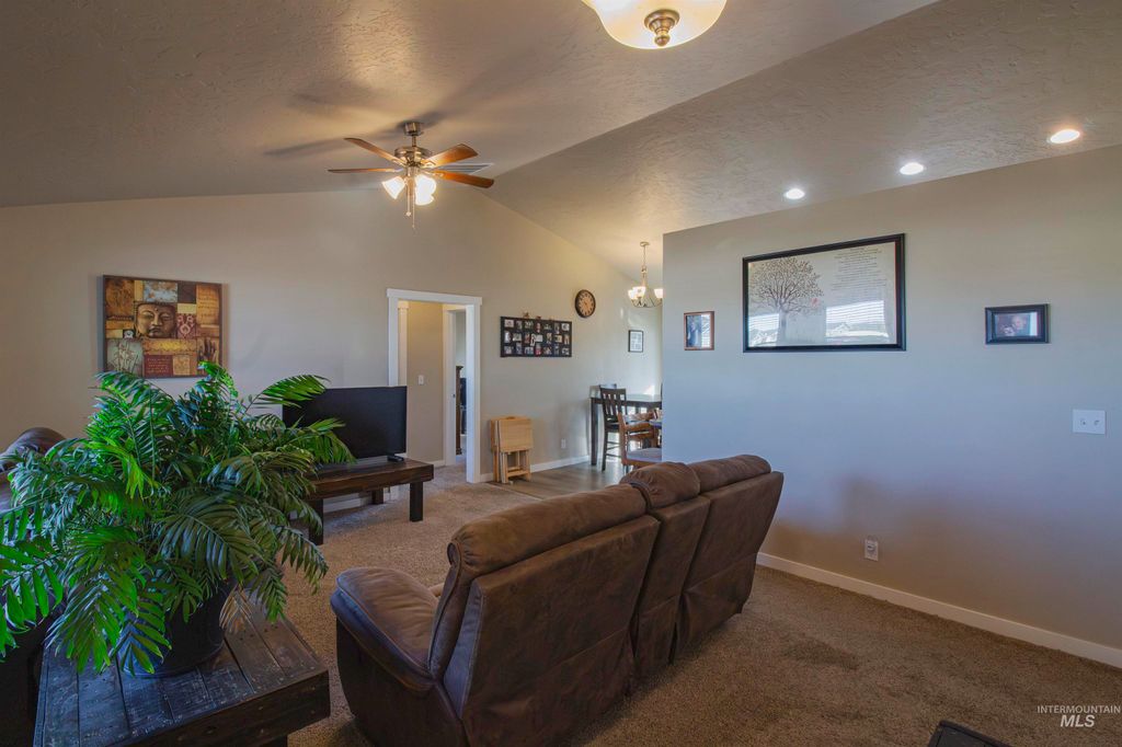 Photo of 802 N Summit Place, Payette, ID 83661 (MLS # 98965297)