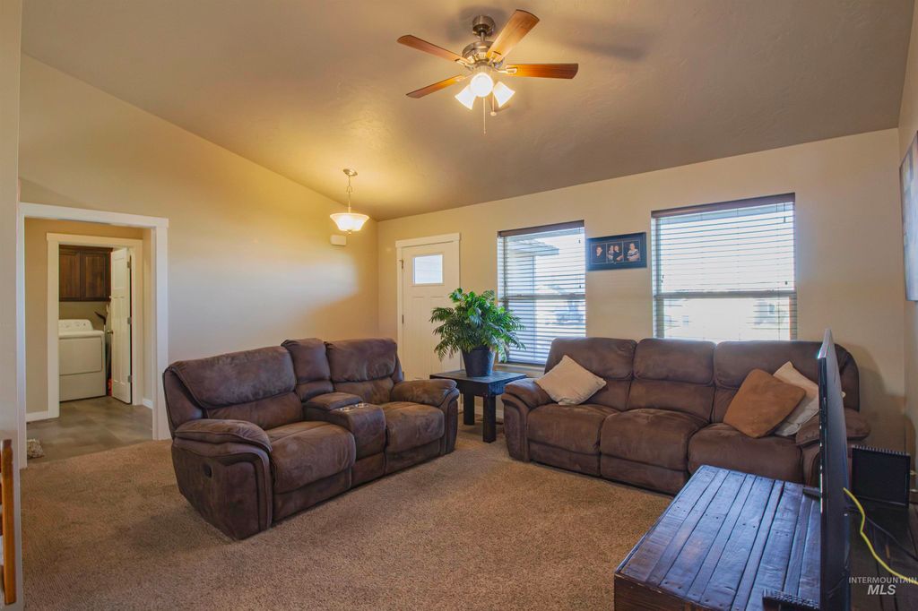 Photo of 802 N Summit Place, Payette, ID 83661 (MLS # 98965297)