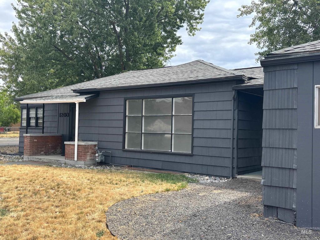 Photo of 1203 Sycamore Street, Clarkston, WA 99403 (MLS # 98941872)