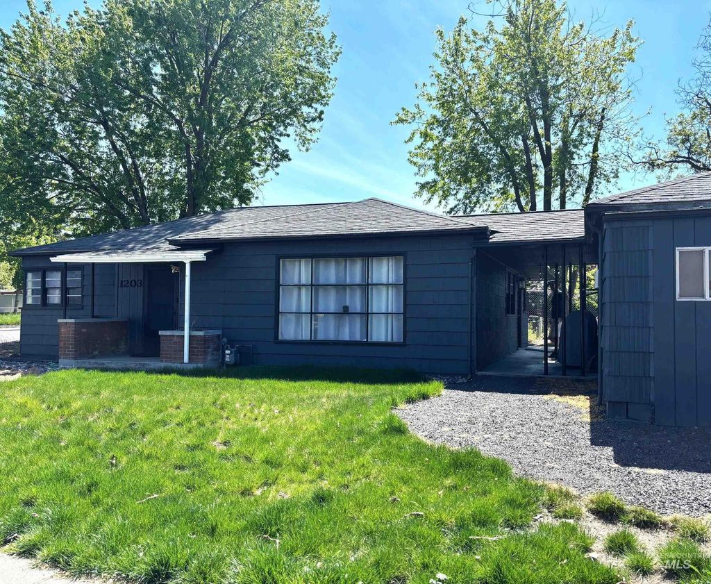 Photo of 1203 Sycamore Street, Clarkston, WA 99403 (MLS # 98941872)