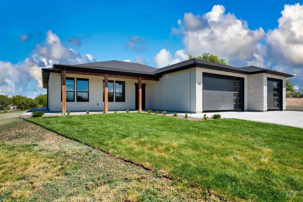 Photo of 435 E Elaine Ct, Nampa, ID 83686 (MLS # 98969125)