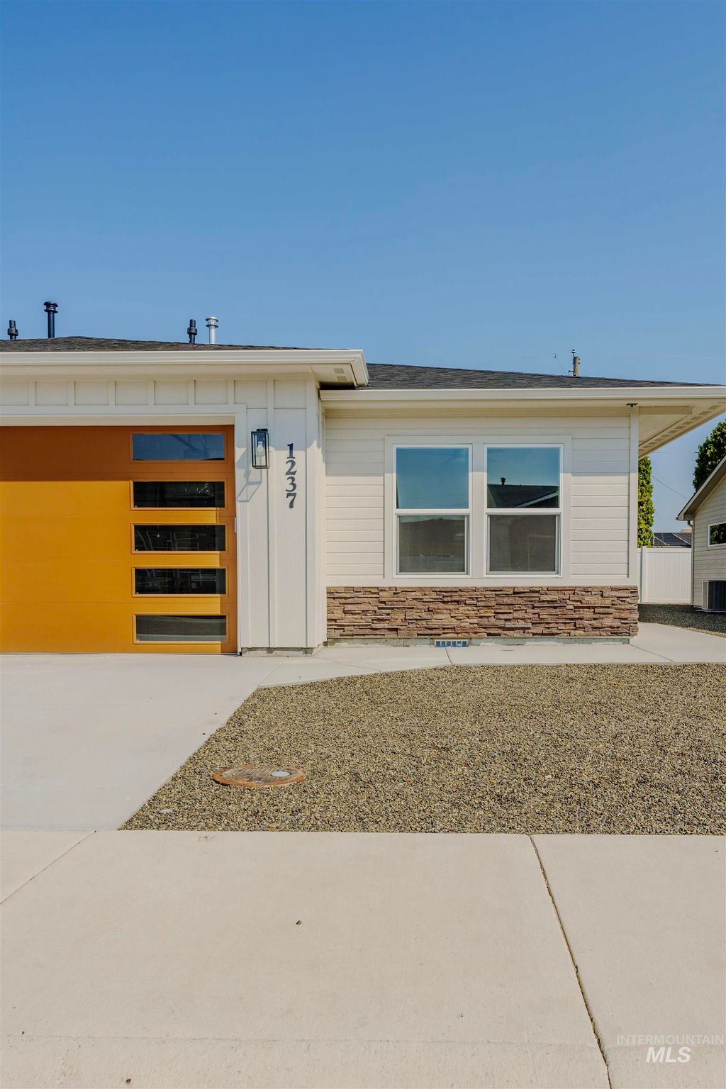 Photo of 1237 Phillips Circle, Ontario, OR 97914 (MLS # 98976385)