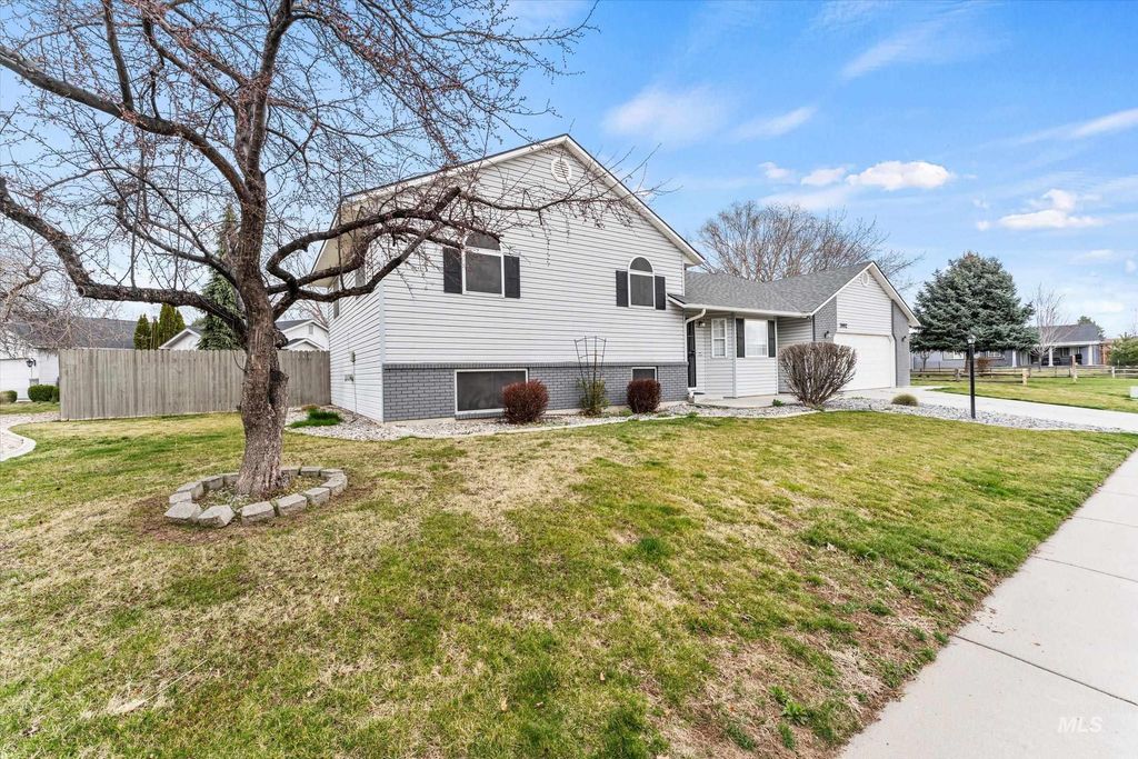 Photo of 3892 E Eisenhower Dr, Meridian, ID 83642 (MLS # 98978112)