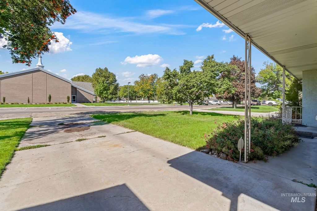 Photo of 122 N Canyon St, Nampa, ID 83651 (MLS # 98963388)