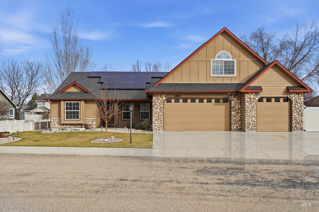 Photo of 1880 W Kelly Creek Drive, Meridian, ID 83646 (MLS # 98976212)