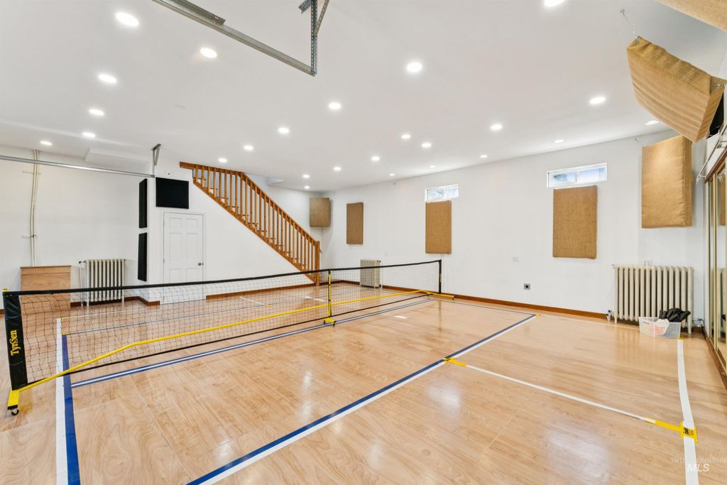 Photo of 4401 W Castlebar Drive, Boise, ID 83703 (MLS # 98978829)