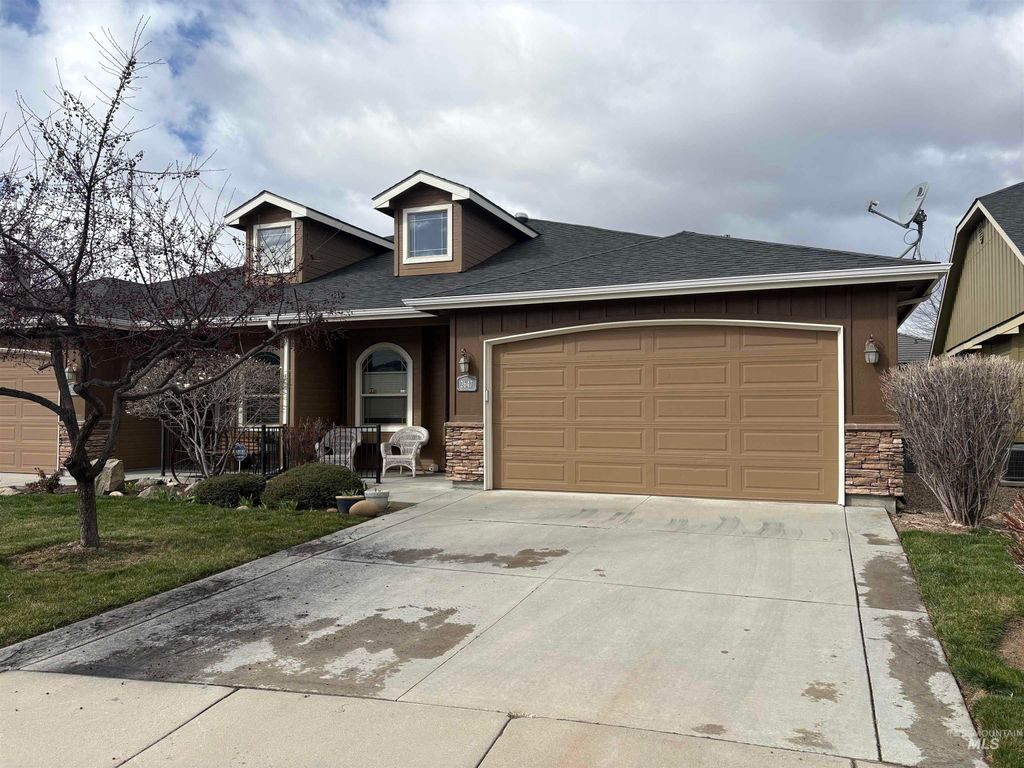 Photo of 2647 S Legal Ave, Meridian, ID 83642 (MLS # 98978127)