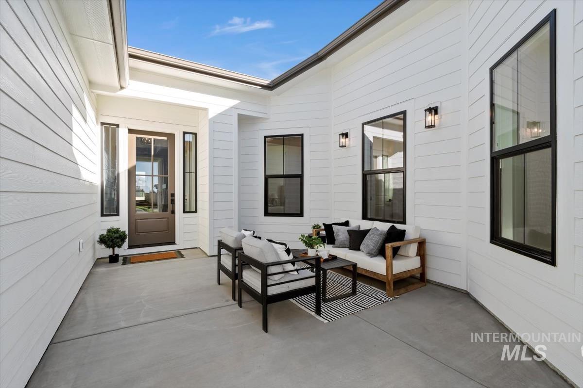 719 W Oak Springs Dr.