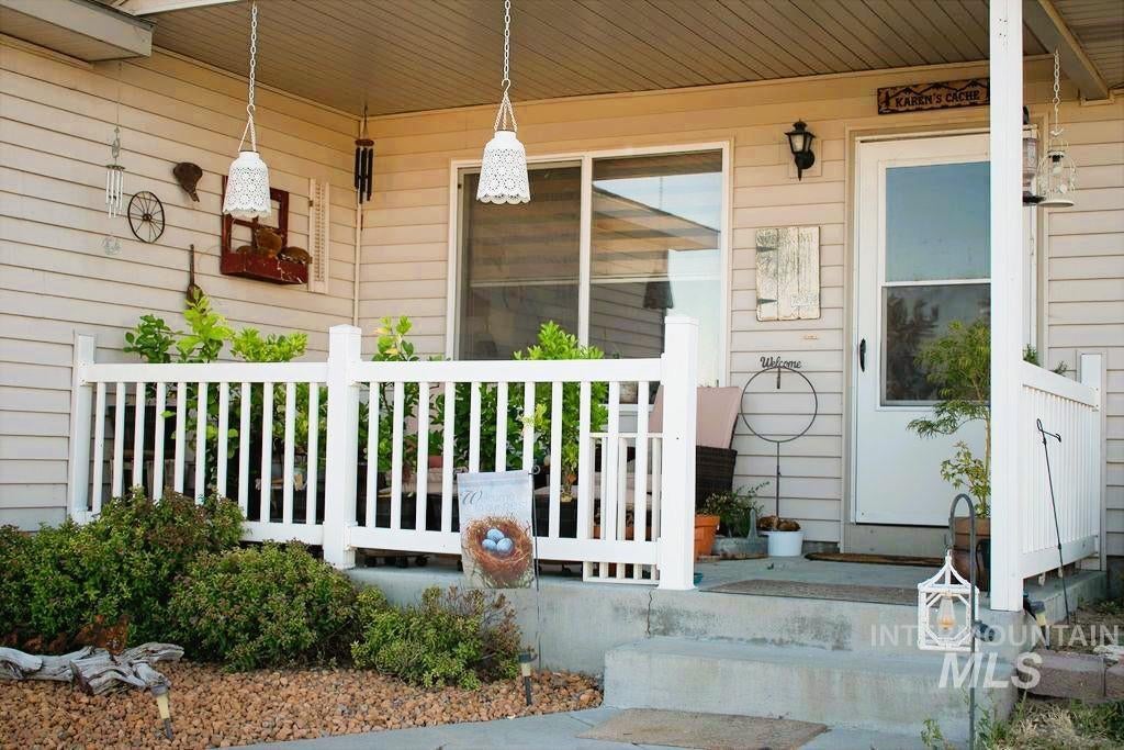 Photo of 1188 NE Rockridge ST, Mountain Home, ID 83647 (MLS # 98993971)