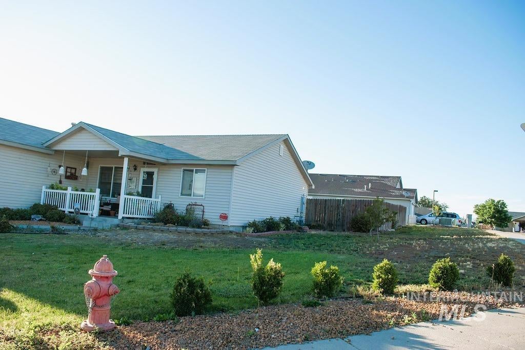 Photo of 1188 NE Rockridge ST, Mountain Home, ID 83647 (MLS # 98993971)