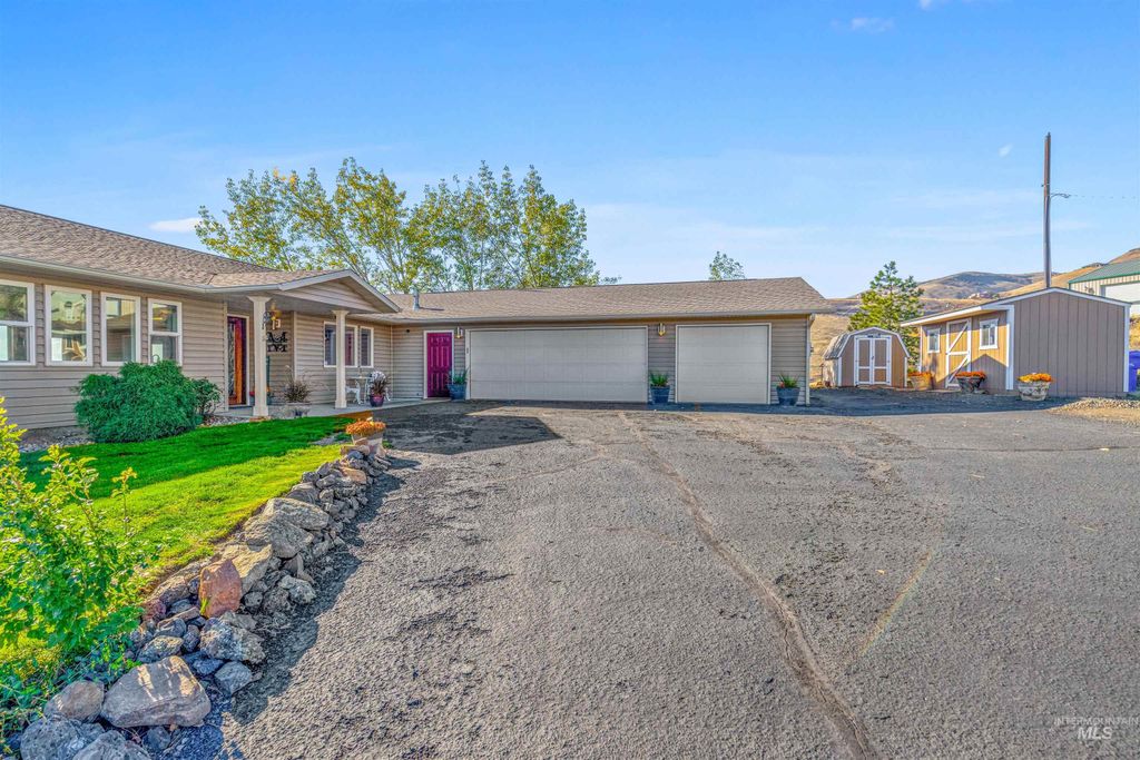 Photo of 23400 Windy Ridge Lane, Lewiston, ID 83501 (MLS # 98965136)