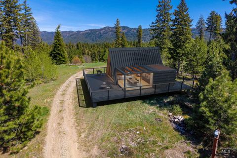 Photo of 9 Urban Ln, Cascade, ID 83611 (MLS # 98986255)