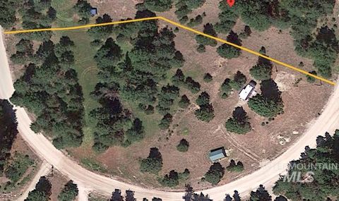 Photo of 85 E Prospectors Drive, Cascade, ID 83611 (MLS # 98973278)