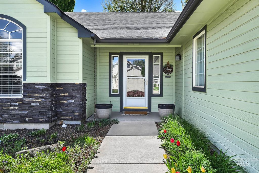 Photo of 11869 W Rader Drive, Boise, ID 83713 (MLS # 98984404)