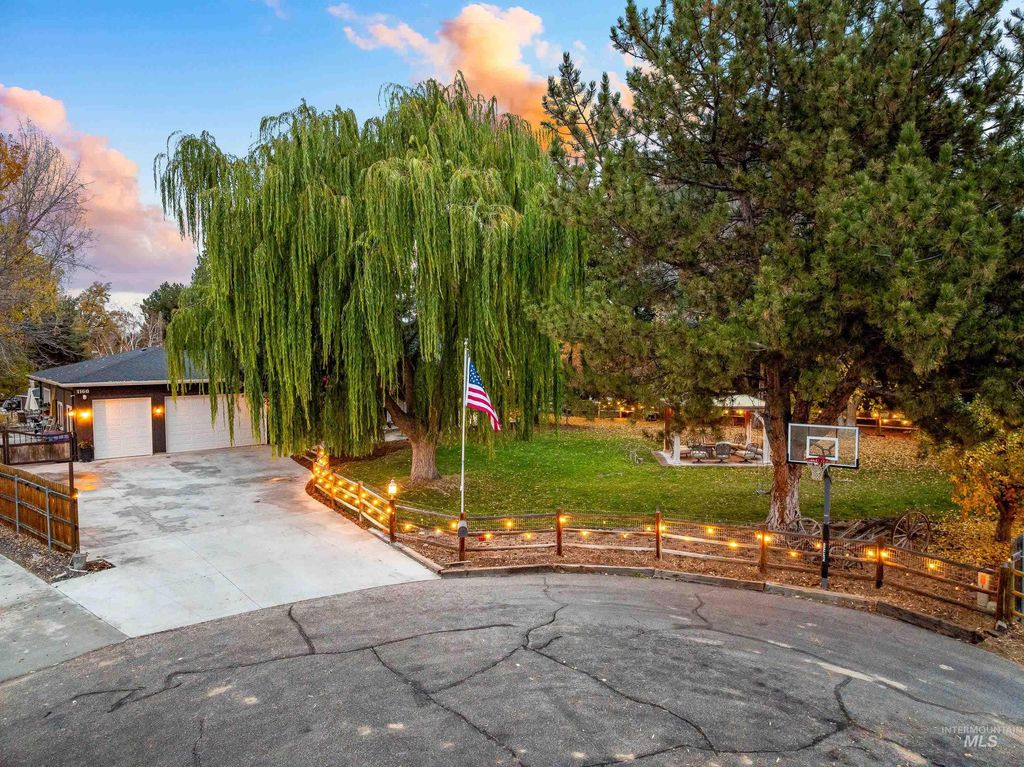 Photo of 1160 W Hialeah Circle, Eagle, ID 83616 (MLS # 98968052)