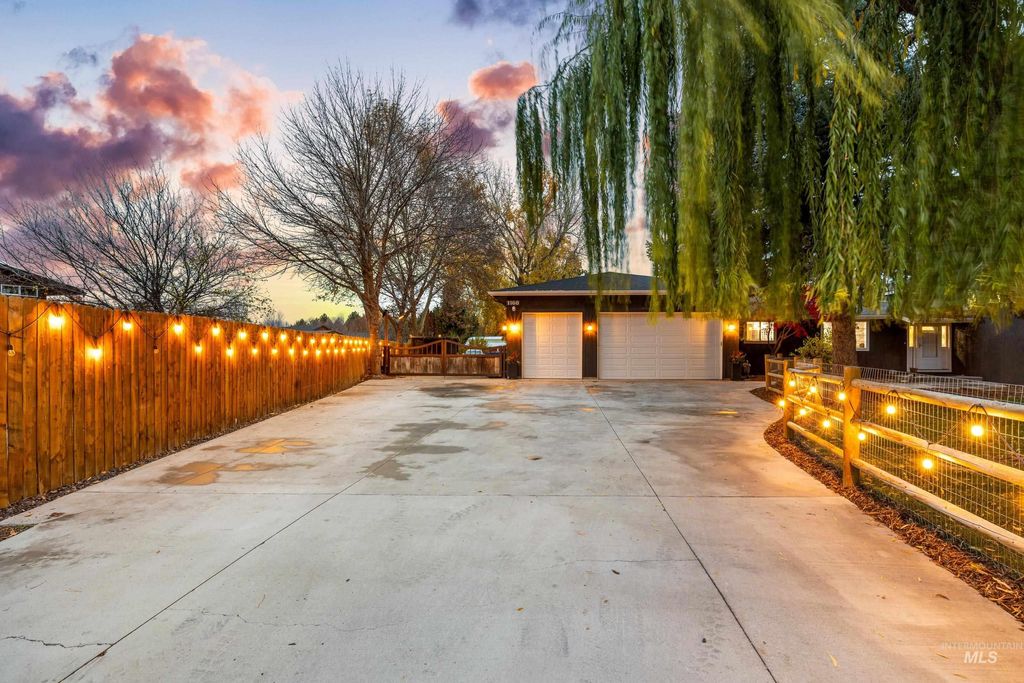 Photo of 1160 W Hialeah Circle, Eagle, ID 83616 (MLS # 98968052)