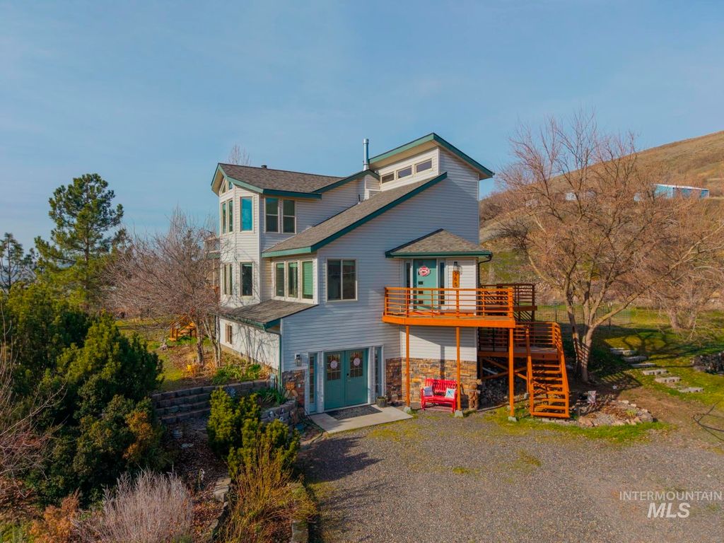 Photo of 965 Horse Lane, Lewiston, ID 83501 (MLS # 98973765)