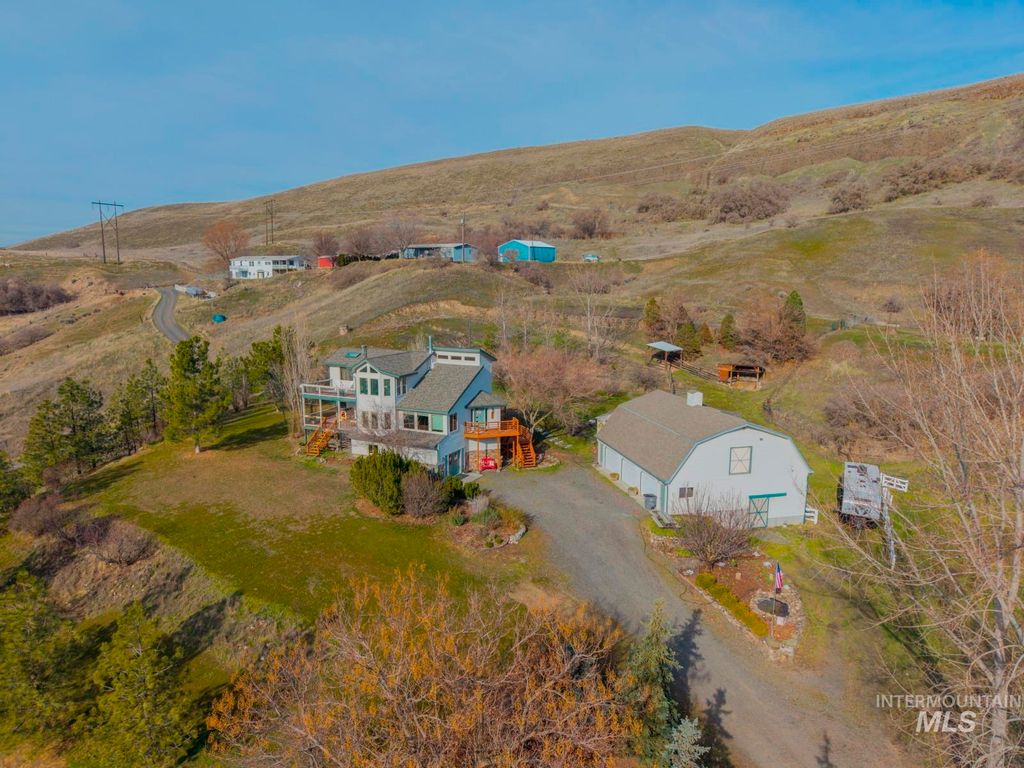 Photo of 965 Horse Lane, Lewiston, ID 83501 (MLS # 98973765)