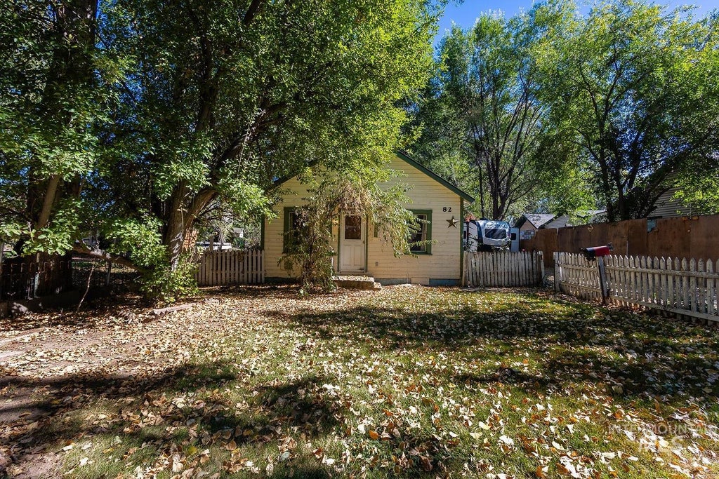 Photo of 82 N Sugar Ln, Nampa, ID 83687 (MLS # 99003827)