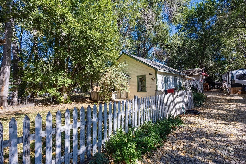 Photo of 82 N Sugar Ln, Nampa, ID 83687 (MLS # 99003827)