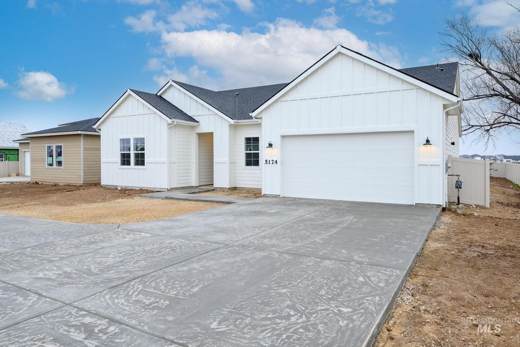 Photo of 5174 W River Oaks Dr, Meridian, ID 83646 (MLS # 98974051)