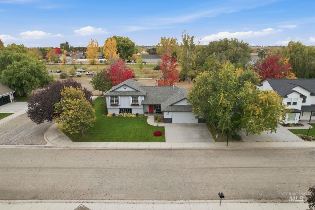 Photo of 1767 W Merganzer West Dr, Meridian, ID 83642 (MLS # 98966182)