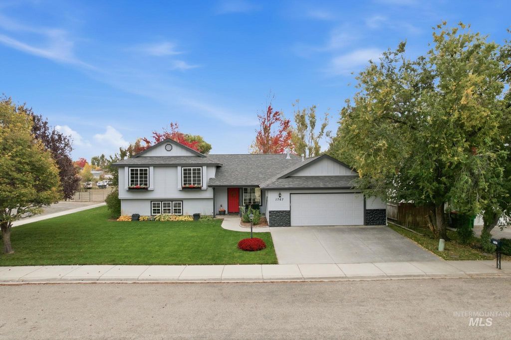 Photo of 1767 W Merganzer West Dr, Meridian, ID 83642 (MLS # 98966182)