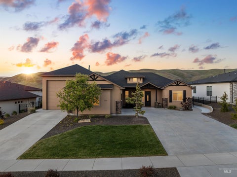 Photo of 5318 W Parkridge Dr, Boise, ID 83714 (MLS # 98984108)