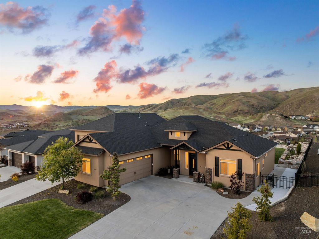 Photo of 5318 W Parkridge Dr, Boise, ID 83714 (MLS # 98984108)