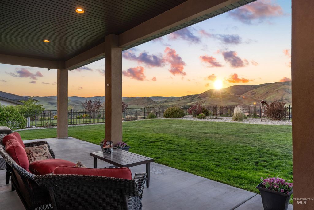 Photo of 5318 W Parkridge Dr, Boise, ID 83714 (MLS # 98984108)