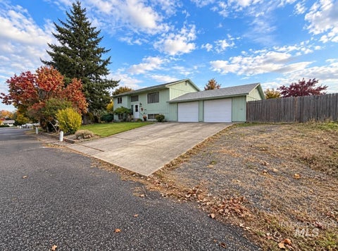 Photo of 2339 Charnita Drive, Clarkston, WA 99403 (MLS # 99005248)