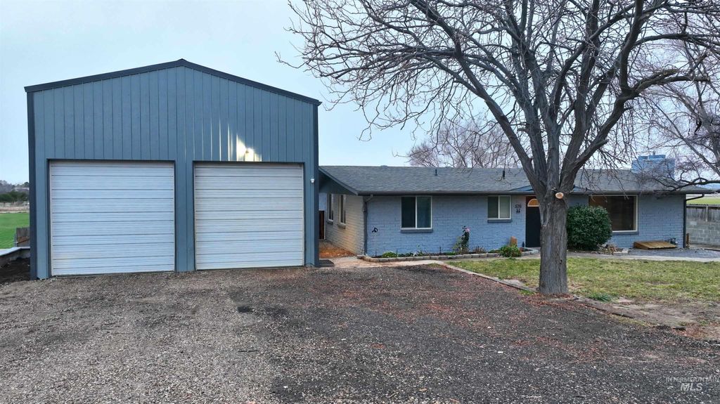 Photo of 526 Ridge Dr, Nampa, ID 83686 (MLS # 98970073)