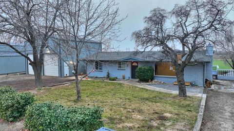 Photo of 526 Ridge Dr, Nampa, ID 83686 (MLS # 98970073)