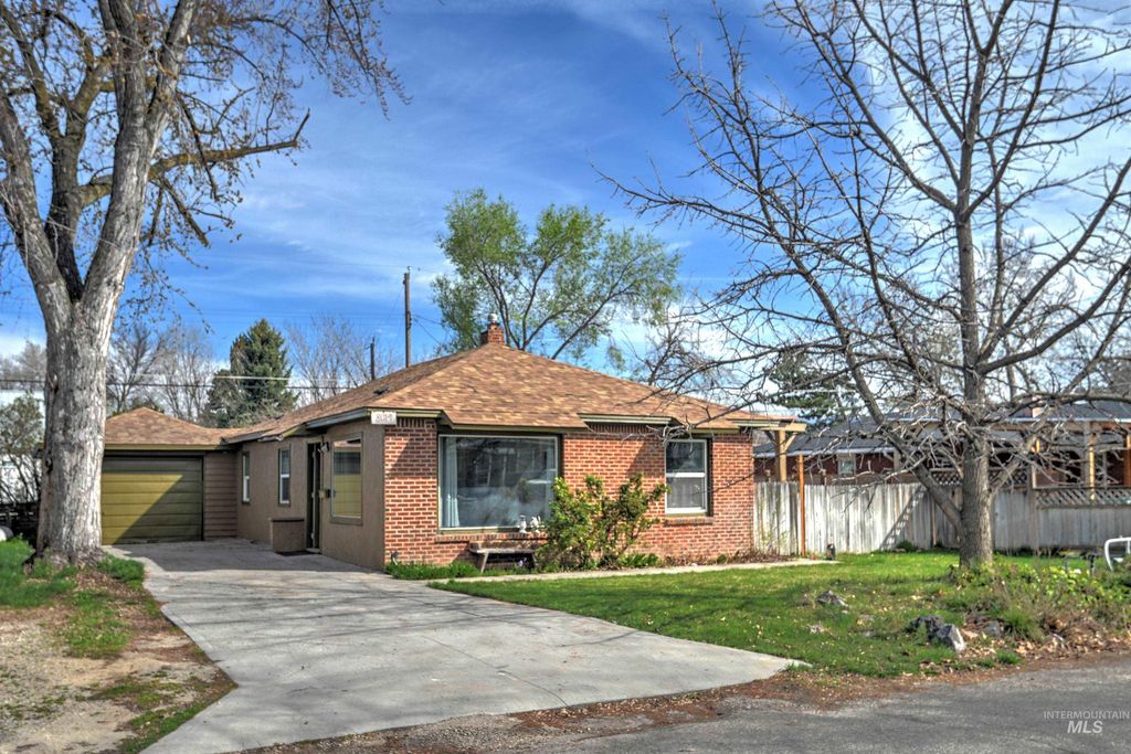 Photo of 8014 W Holt St, Boise, ID 83704 (MLS # 98986420)