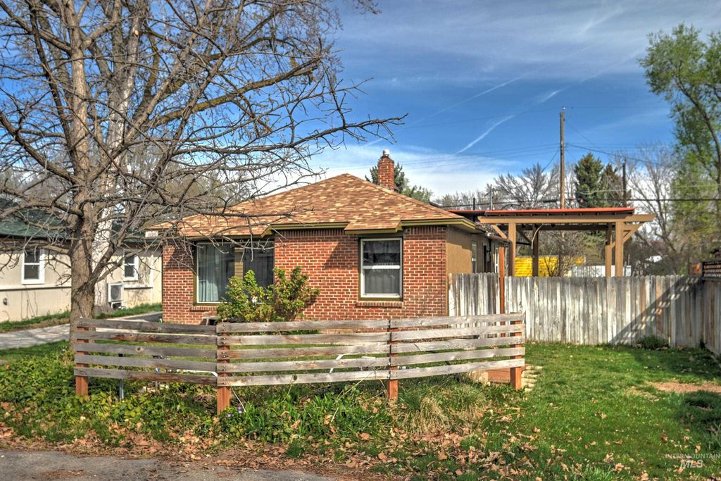 Photo of 8014 W Holt St, Boise, ID 83704 (MLS # 98986420)