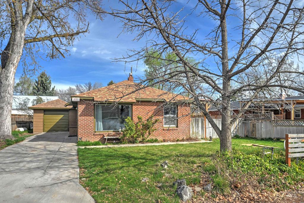 Photo of 8014 W Holt St, Boise, ID 83704 (MLS # 98986420)