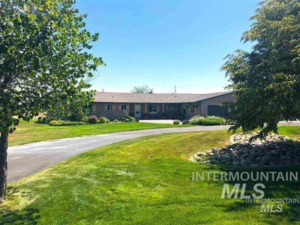 Photo of 111 View Dr, Jerome, ID 83338 (MLS # 98973978)