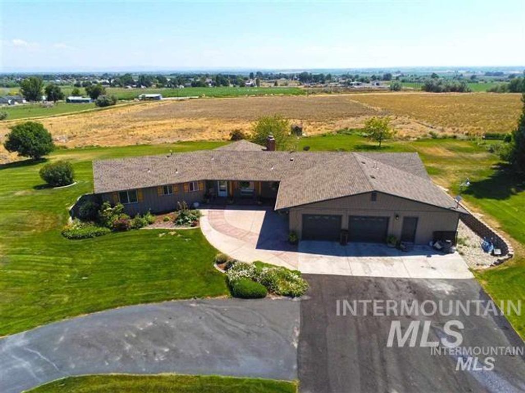 Photo of 111 View Dr, Jerome, ID 83338 (MLS # 98973978)