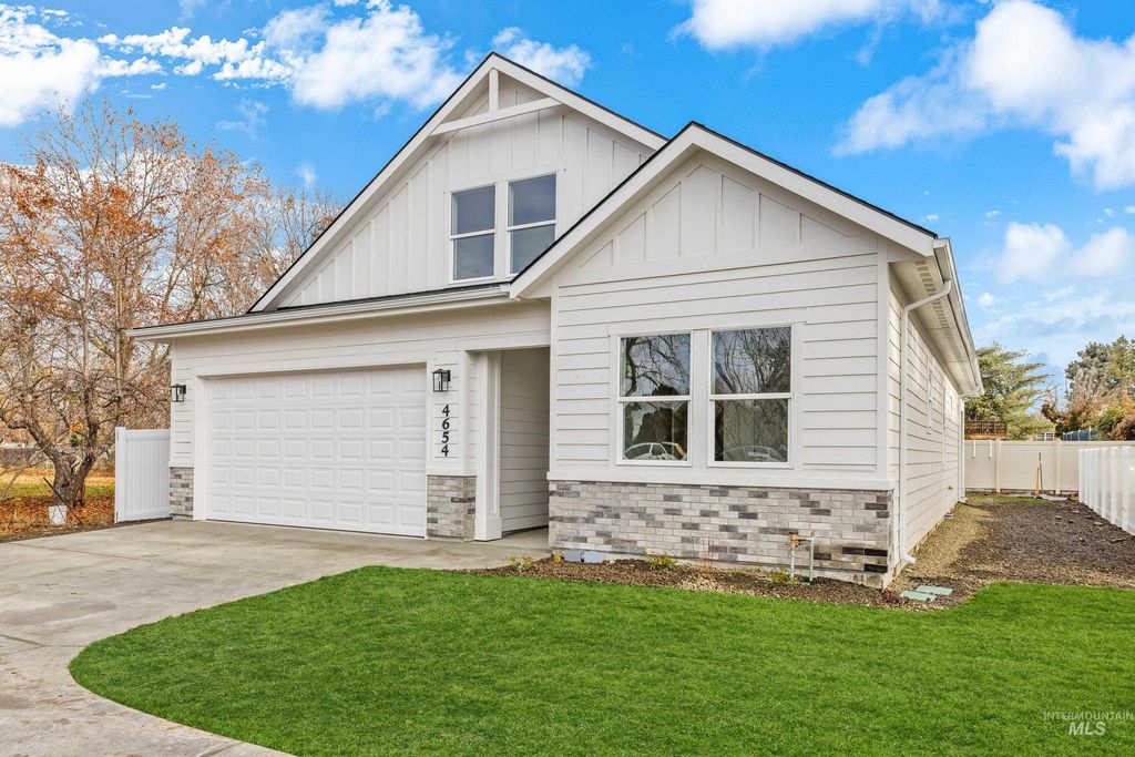 Photo of 4654 N Maple Grove Rd, Boise, ID 83704 (MLS # 98974740)