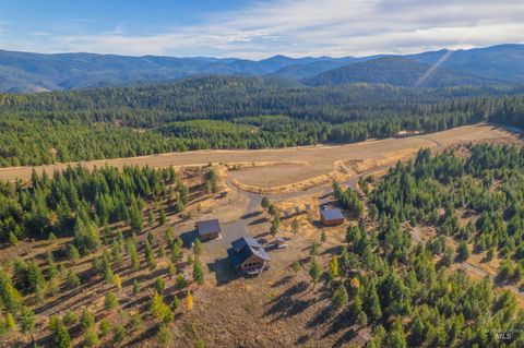 Photo of 317 Hungry Ridge Rd, Grangeville, ID 83530 (MLS # 98941158)