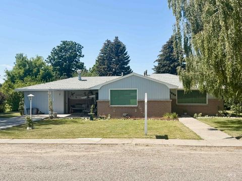 Photo of 1509 G St, Rupert, ID 83350 (MLS # 98957423)