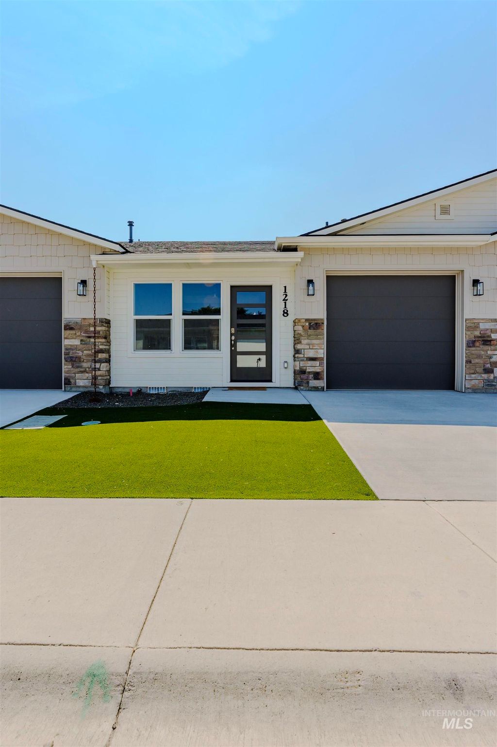 Photo of 1218 Phillips Circle, Ontario, OR 97914 (MLS # 98962204)