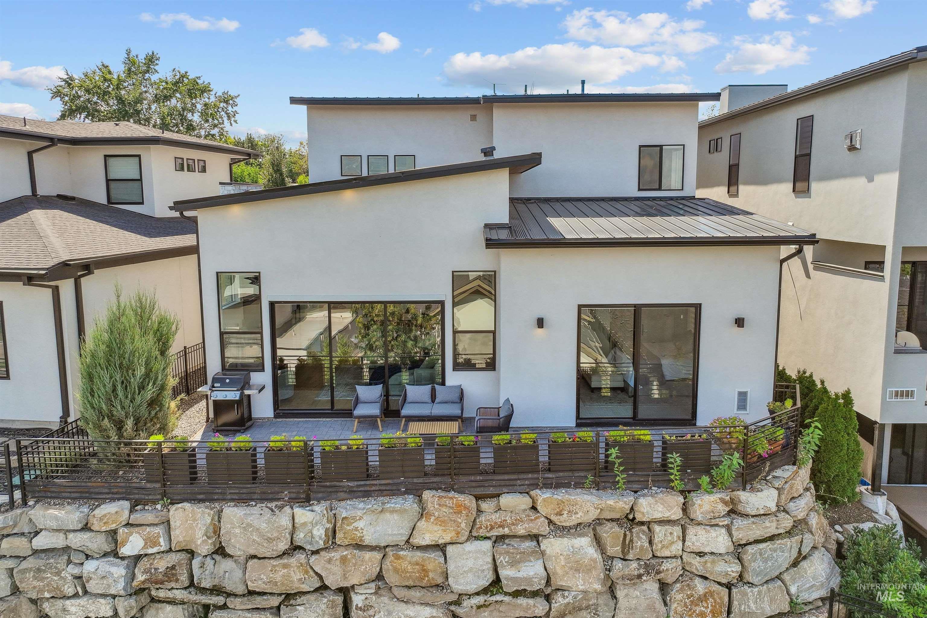 764 E Ashbourne Lane