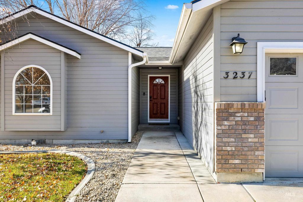 Photo of 3237 S Holden Ave, Boise, ID 83706 (MLS # 98974527)