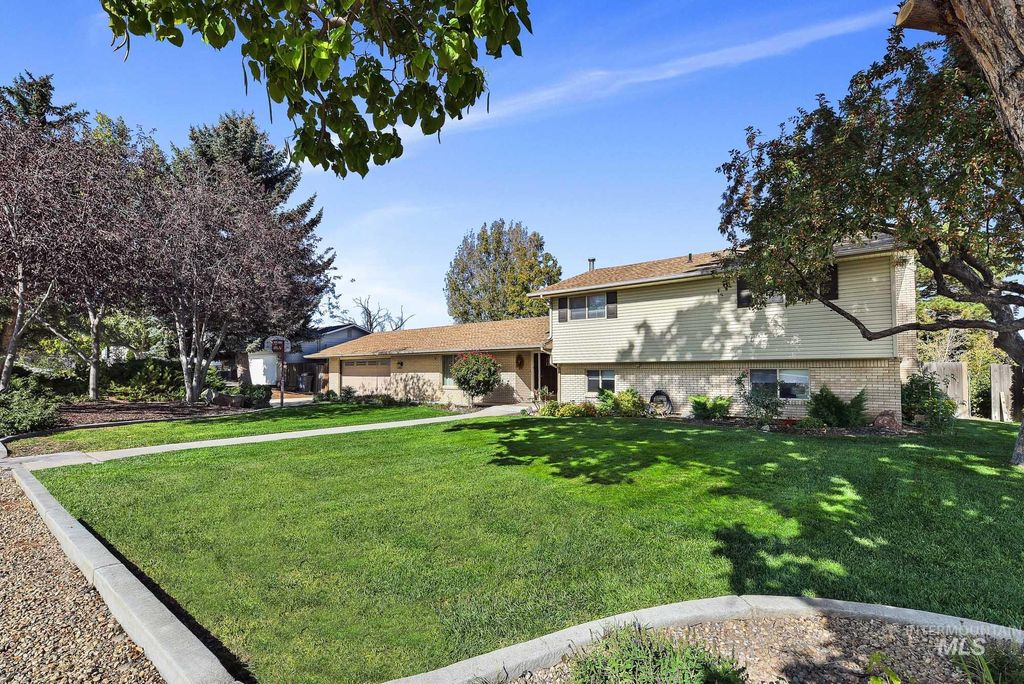 Photo of 315 E Pat Lane, Caldwell, ID 83607 (MLS # 98972443)