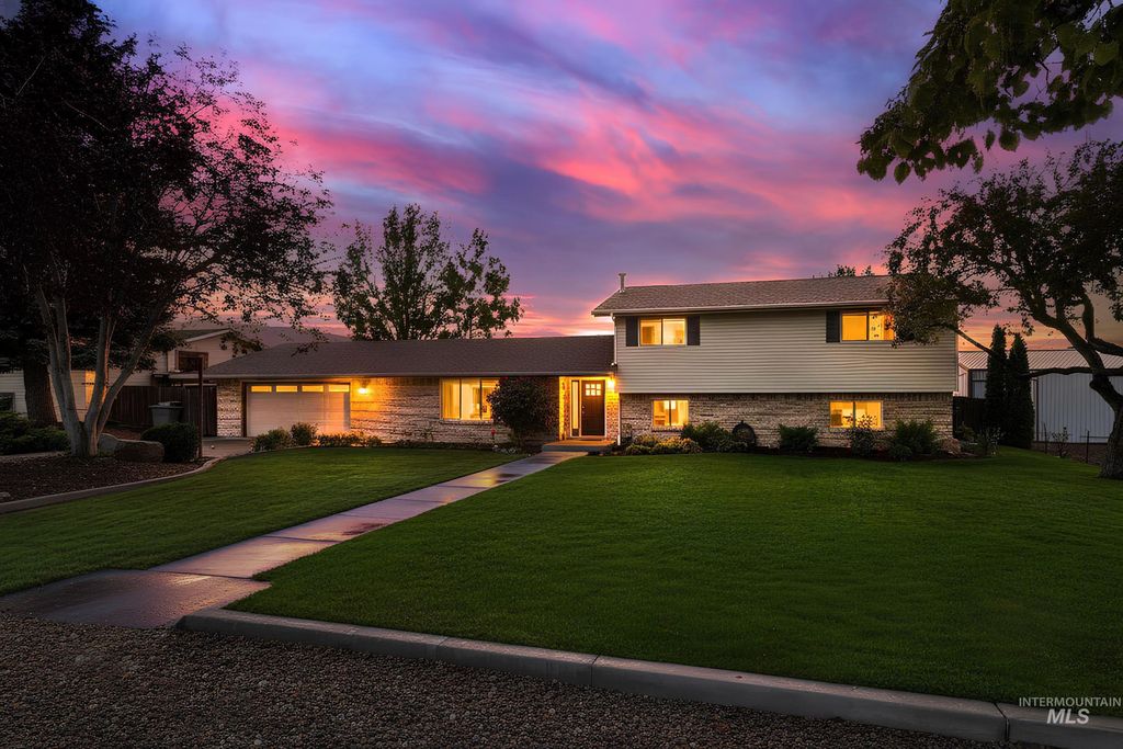 Photo of 315 E Pat Lane, Caldwell, ID 83607 (MLS # 98972443)