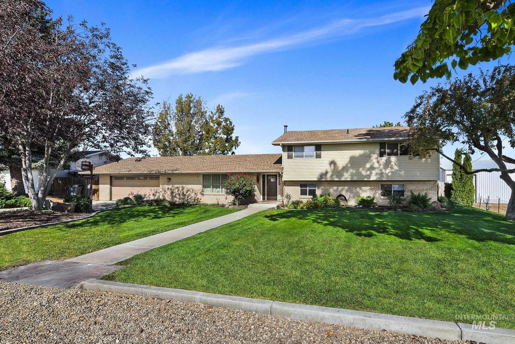 Photo of 315 E Pat Lane, Caldwell, ID 83607 (MLS # 98972443)